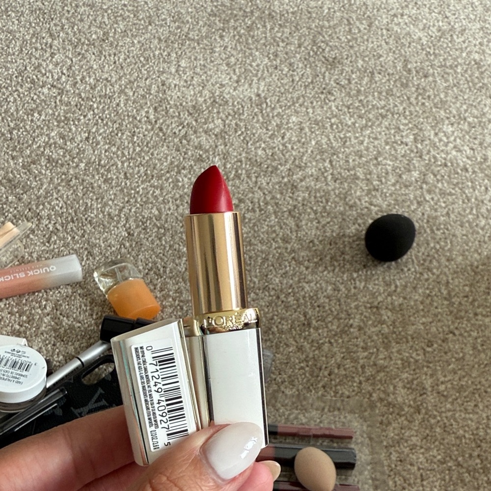 L'Oreal Classic Red Lipstick new